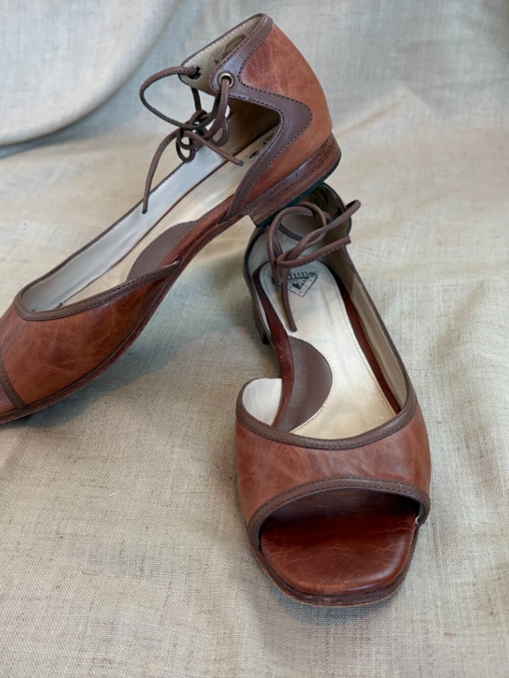 Fluevog Yavari Open-Toe Flat Sandals | Size 7.5 | Leather